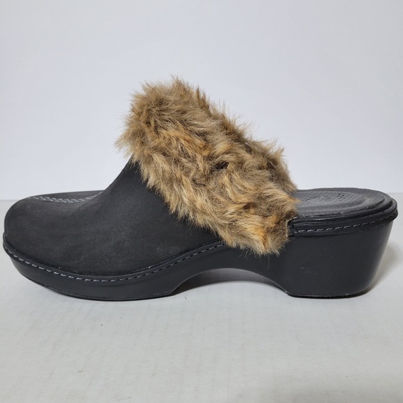 Crocs Cobbler Black With Brown Faux Fur Trim Wedge Clog Mules Womens Size 9 NEW - Picture 4 of 8